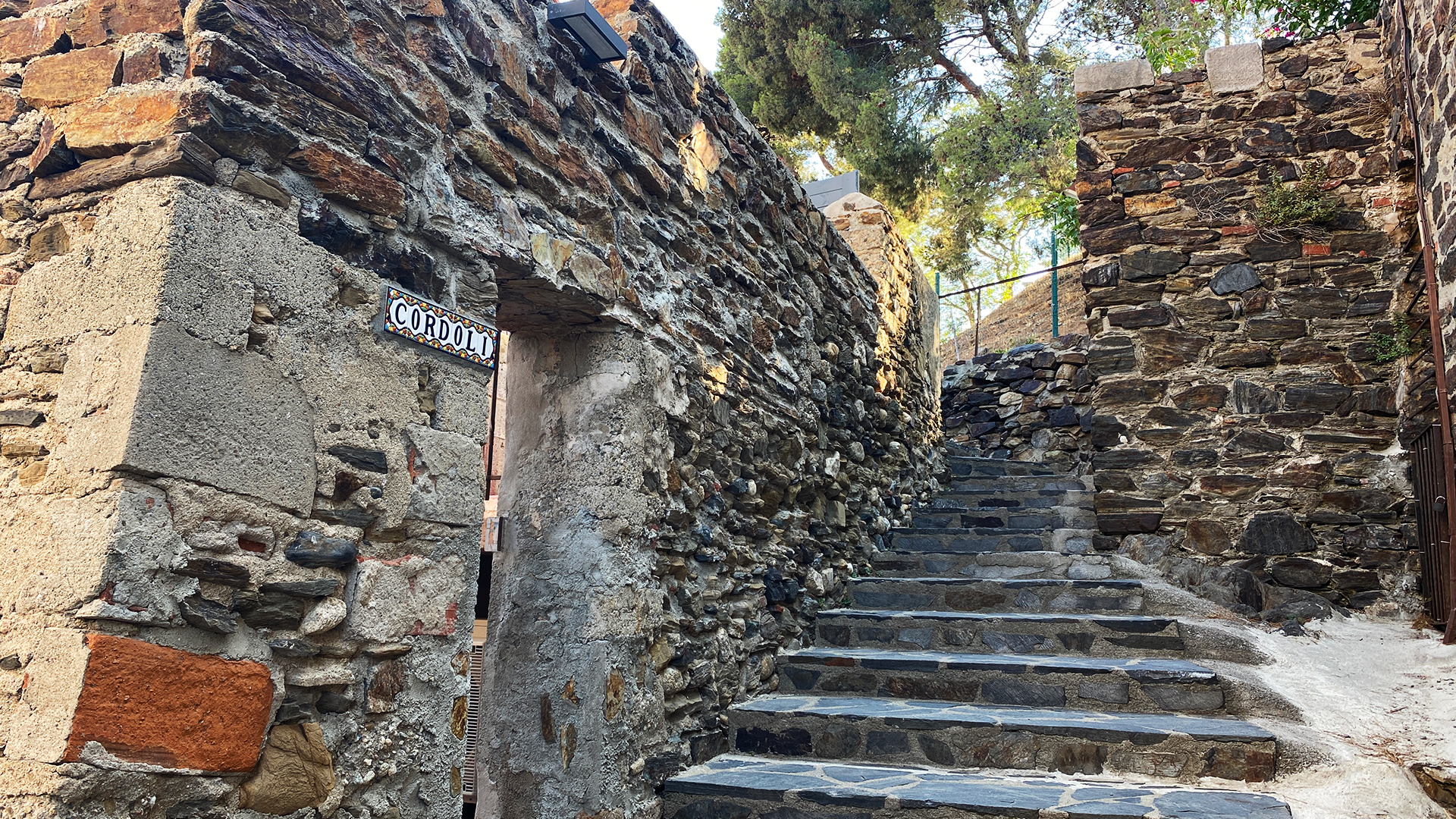 Location maison de luxe Collioure dans les Pyrénées Orientales - Mur Schiste 2